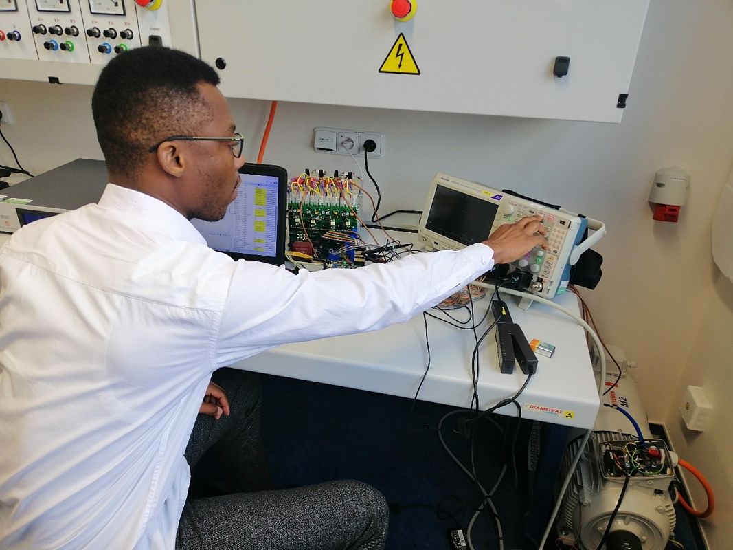 serge-v-laboratori_1701379687.jpg
